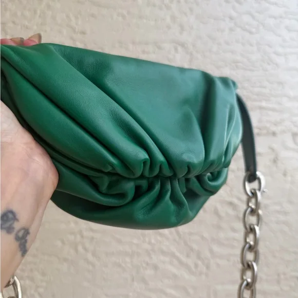 BOTTEGA VENETA
Green Leather Pouch Chain Belt Bag - Picture 3 of 11